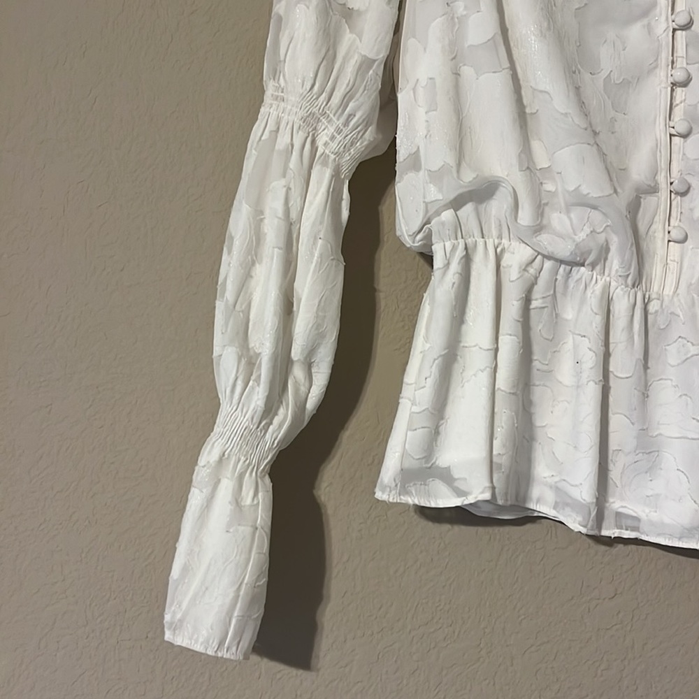White blouse - Picture 2 of 5
